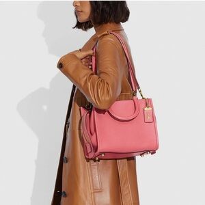 Coach Rogue 25 in Taffy